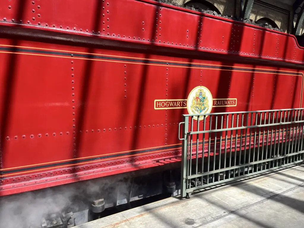 side of the Hogwarts Express train that says Hogwarts railways at Universal Orlando