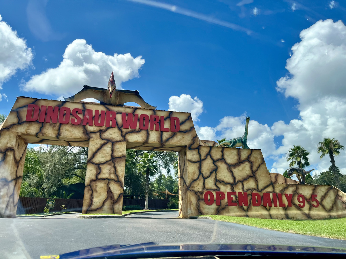 entrance to Dinosaur World