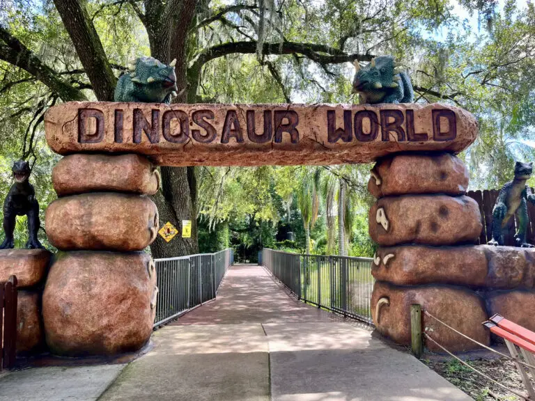 dinosaur world sign